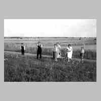 073-0105 Die Familie Kirschner auf einen Sonntagsspaziergang im Juli 1937 .jpg
